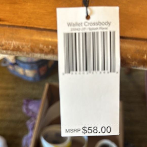 Vera Bradley new with tags and can be used as a wristlet or Crossbody - Picture 6 of 7